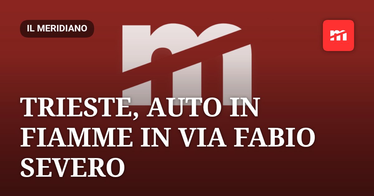 Trieste, auto in fiamme in via Fabio Severo: colonna di fumo nero tra i palazzi