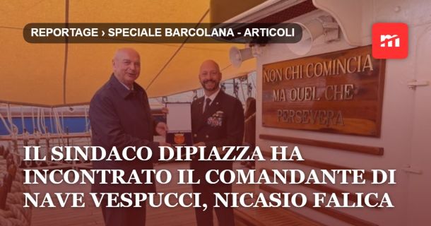 Il Sindaco ha incontrato il Comandante di Nave Vespucci, Nicasio Falica, consegnandogli il crest del Comune